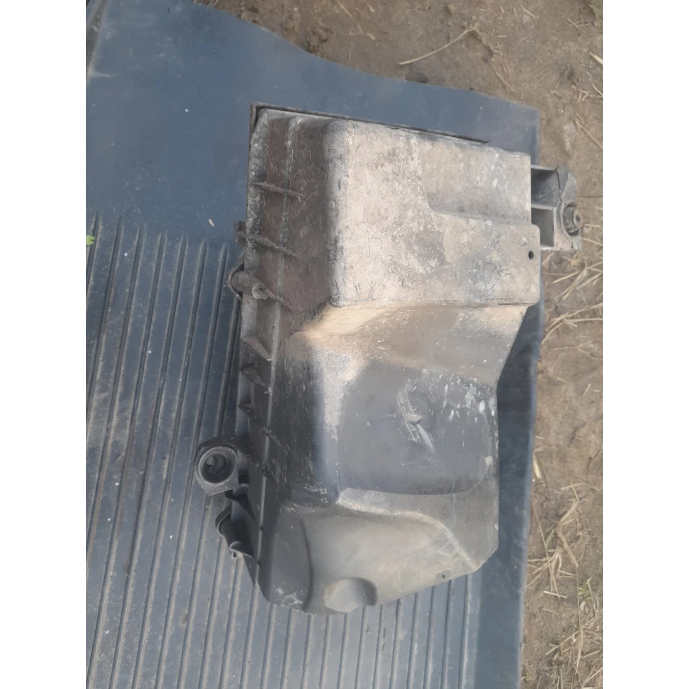1j0129607 корпус воздушного фильтра Vw Golf 4 1.9