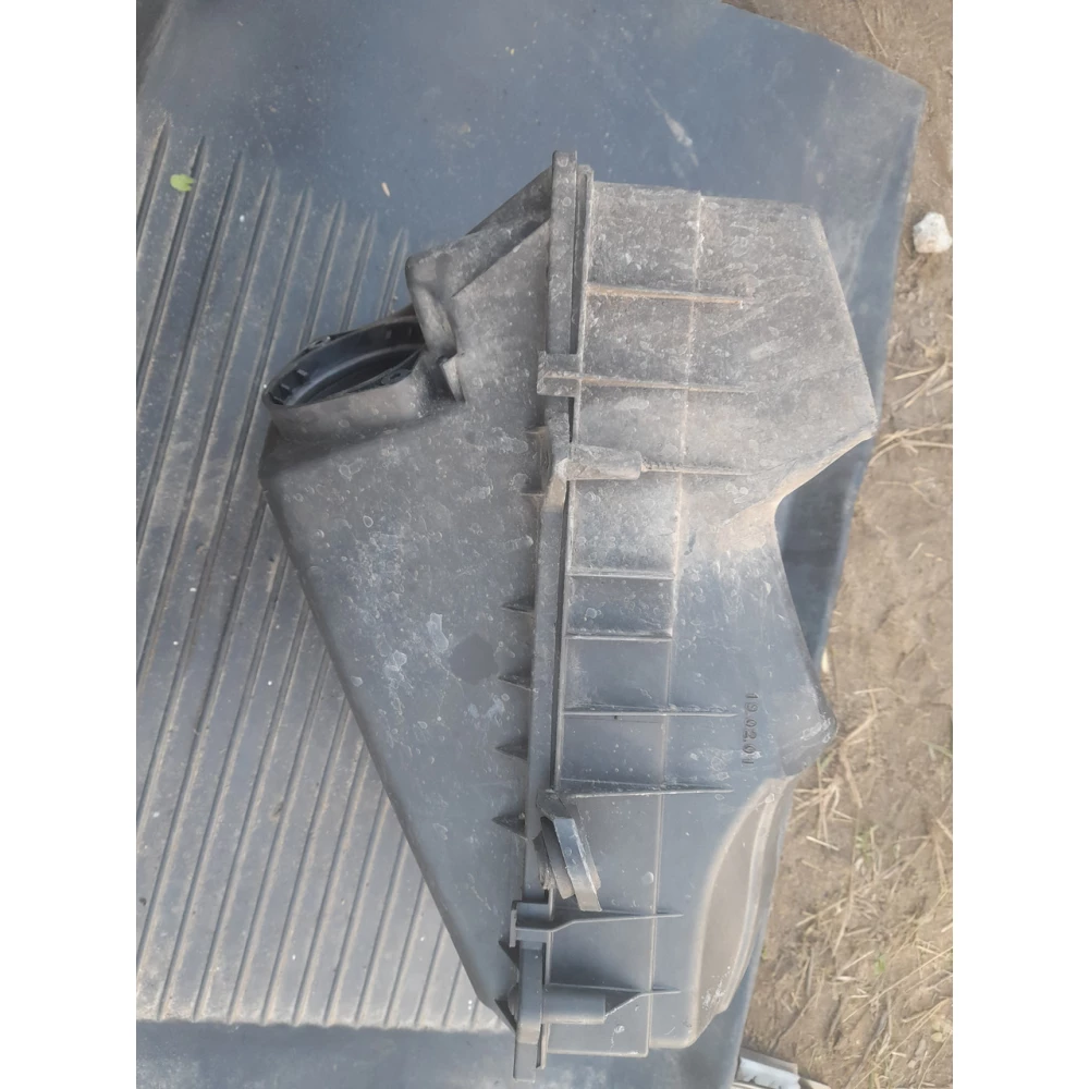 1j0129607 корпус воздушного фильтра Vw Golf 4 1.9