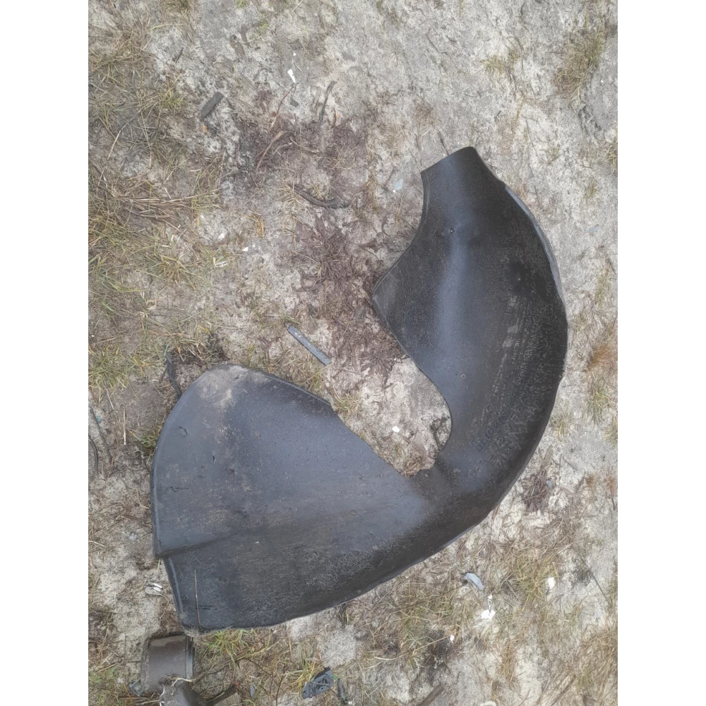 Передний правый подкрилок  Vw Golf 4