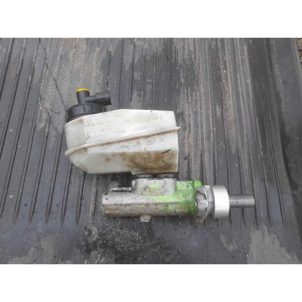 7700436913 главный  тормозной цилиндр Renault Megane 1