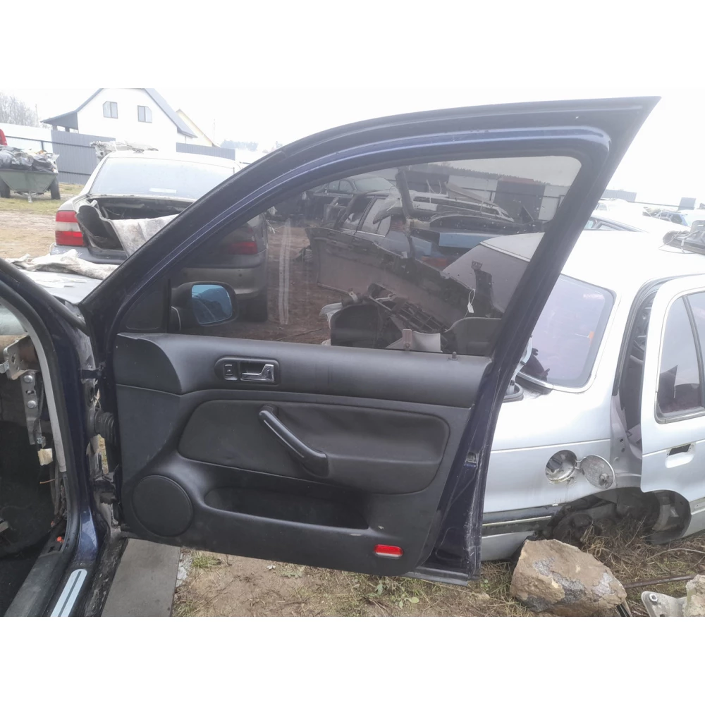 Передняя правая дверь Vw Golf 4