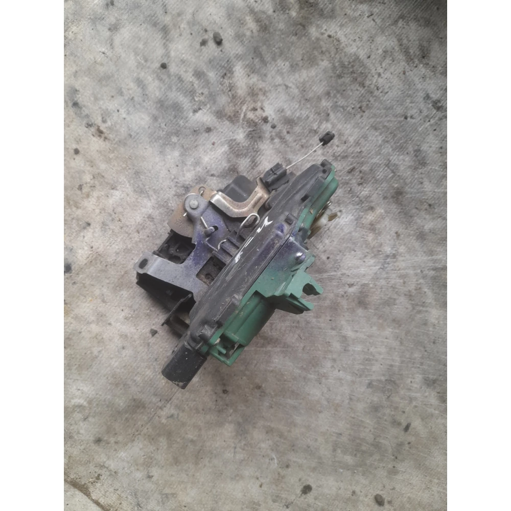 Правый  замок двери Vw Golf 4 Pa66GF30