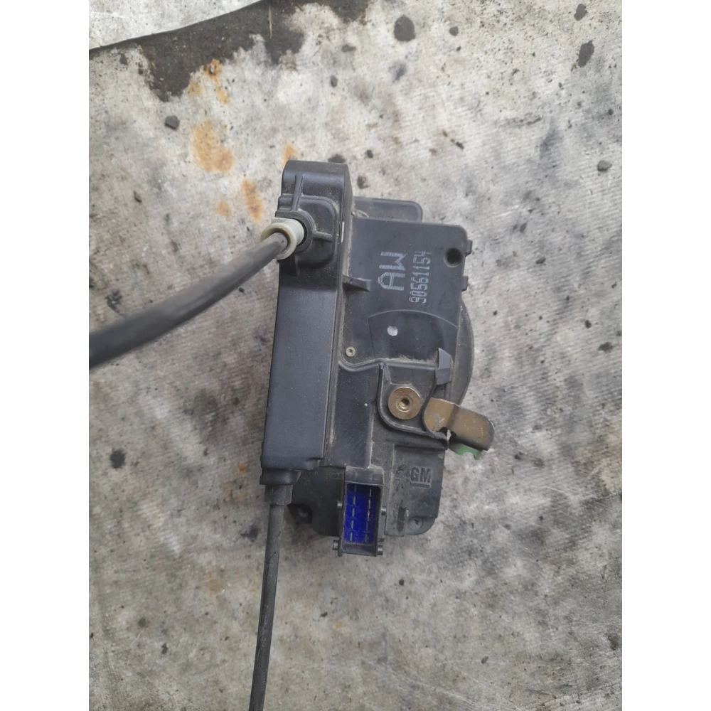 90561154 передний  правый  замок девери Opel Astra G