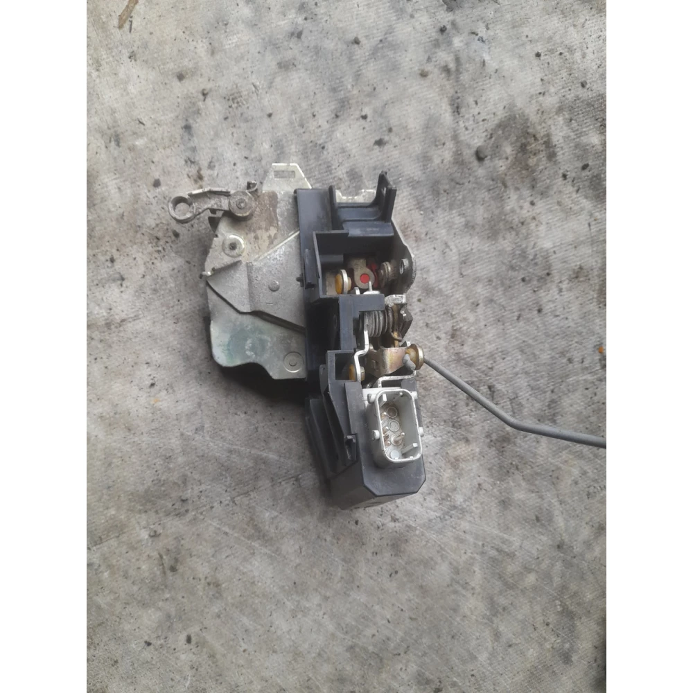 8352165 замок передней правой  двери Bmw E39