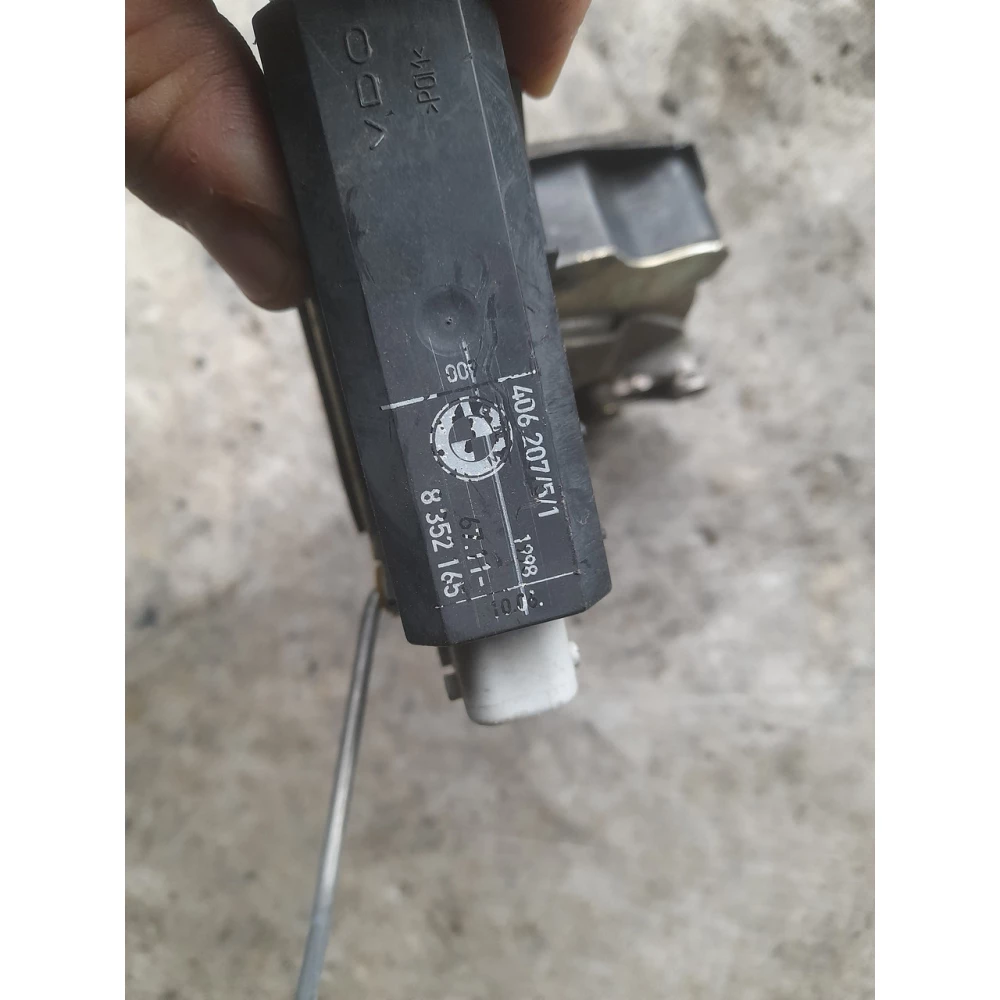 8352165 замок передней правой  двери Bmw E39