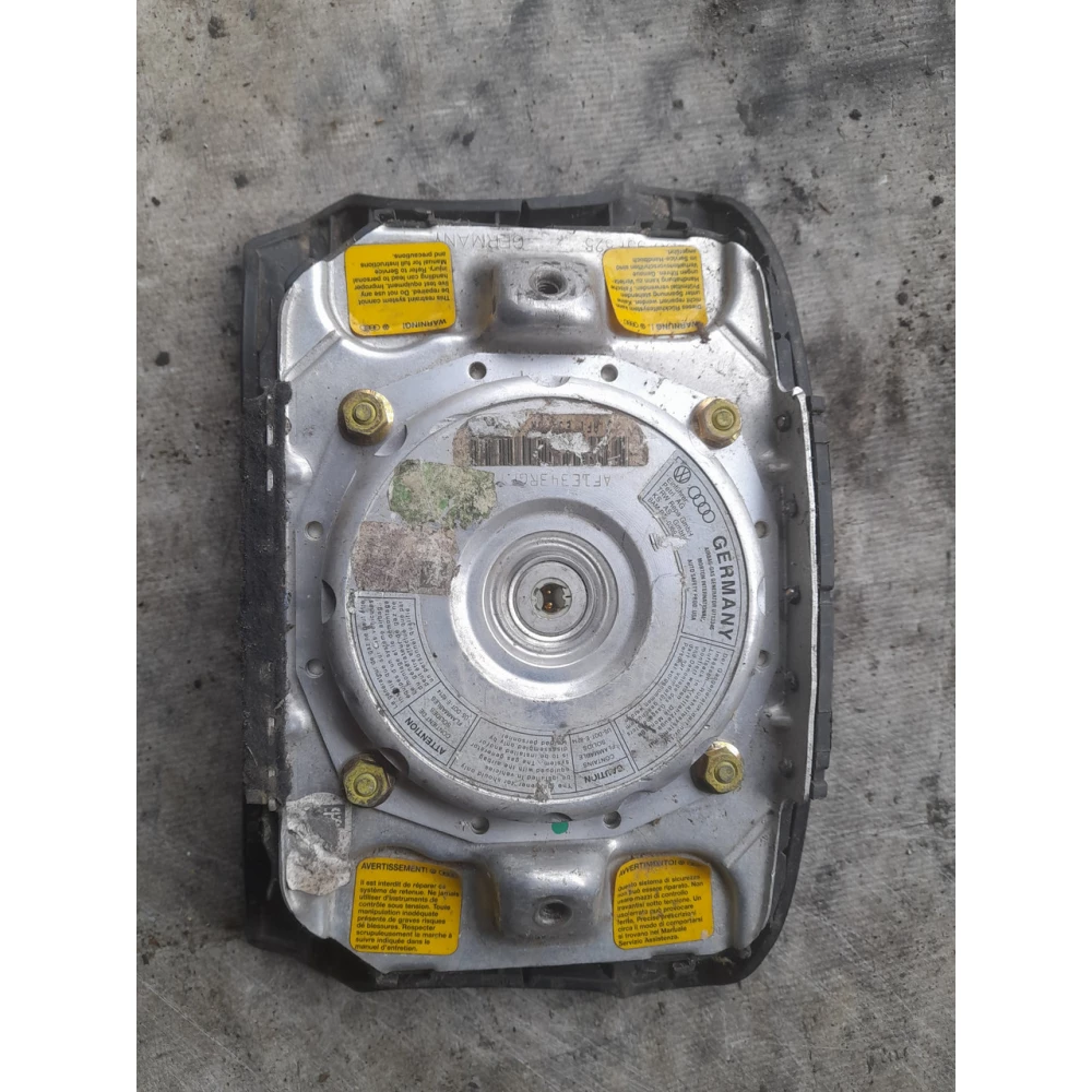 Подушка руля Audi A6C4 4d0951525