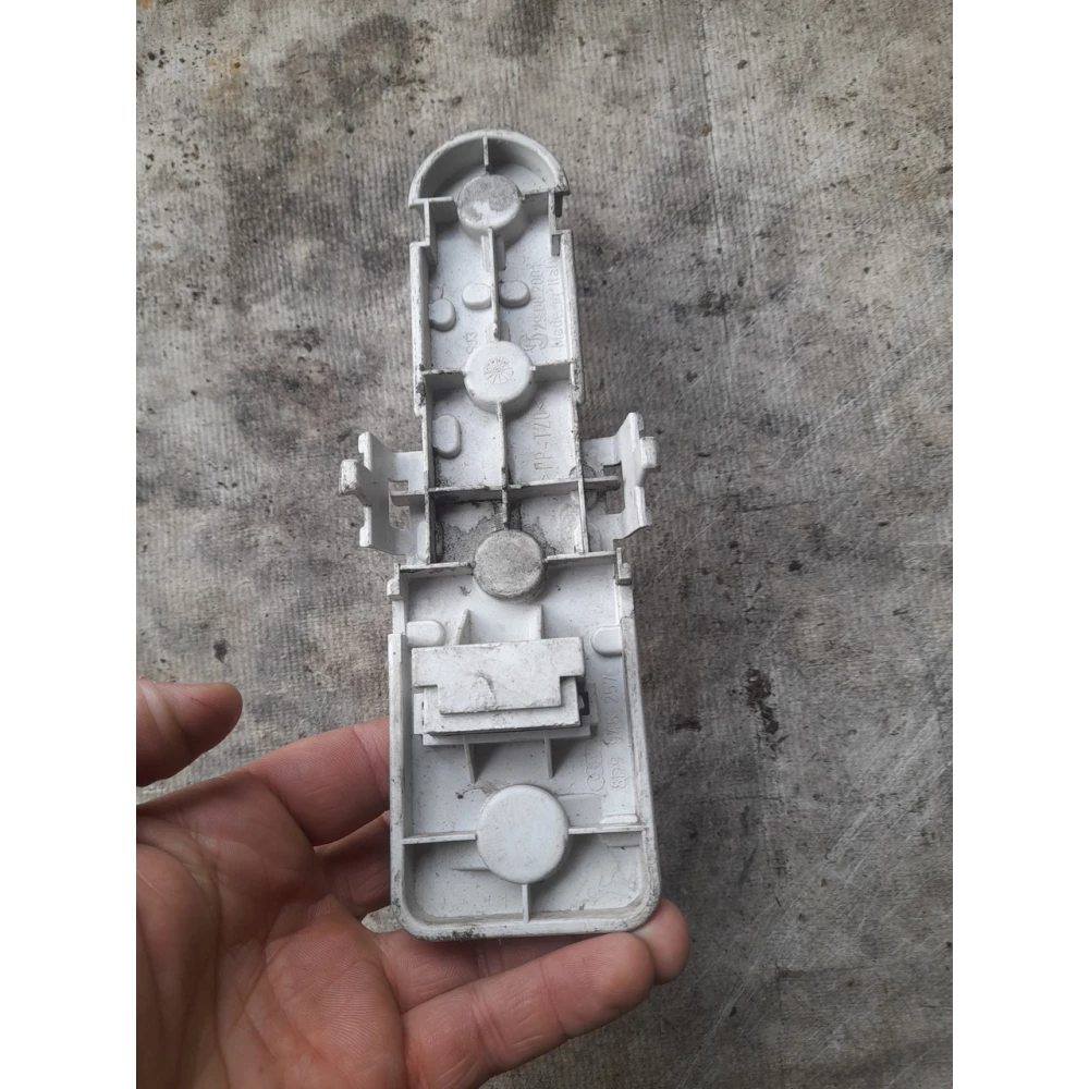 8D9945257 плата заднего левого фонаря Audi A4B5  универсал