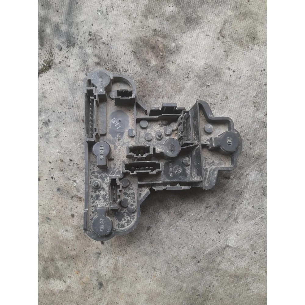 1h6945257 плата заднего правого фонаря Vw Golf 3