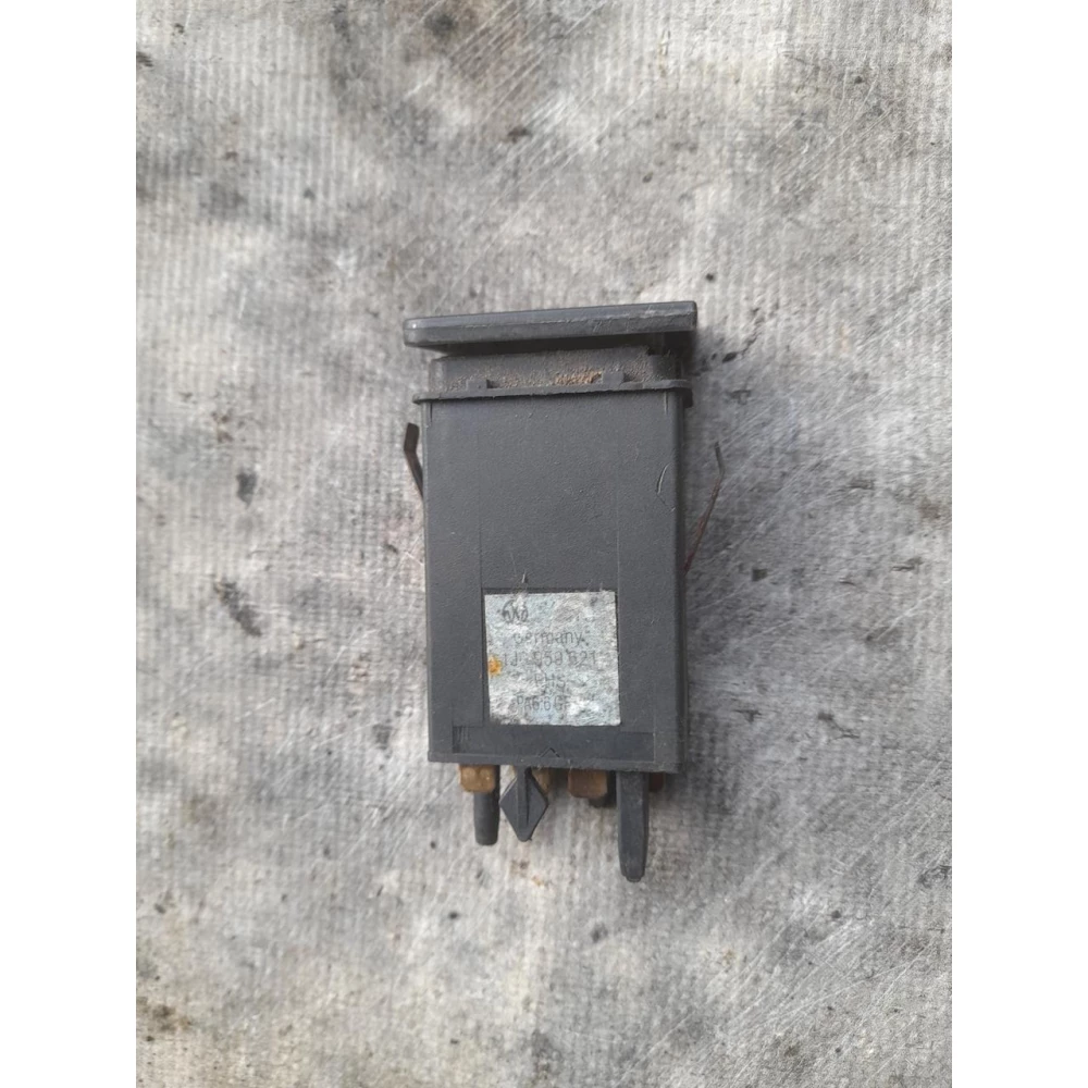 1j0959621кнопка обогрева заднего скла Vw Golf 4
