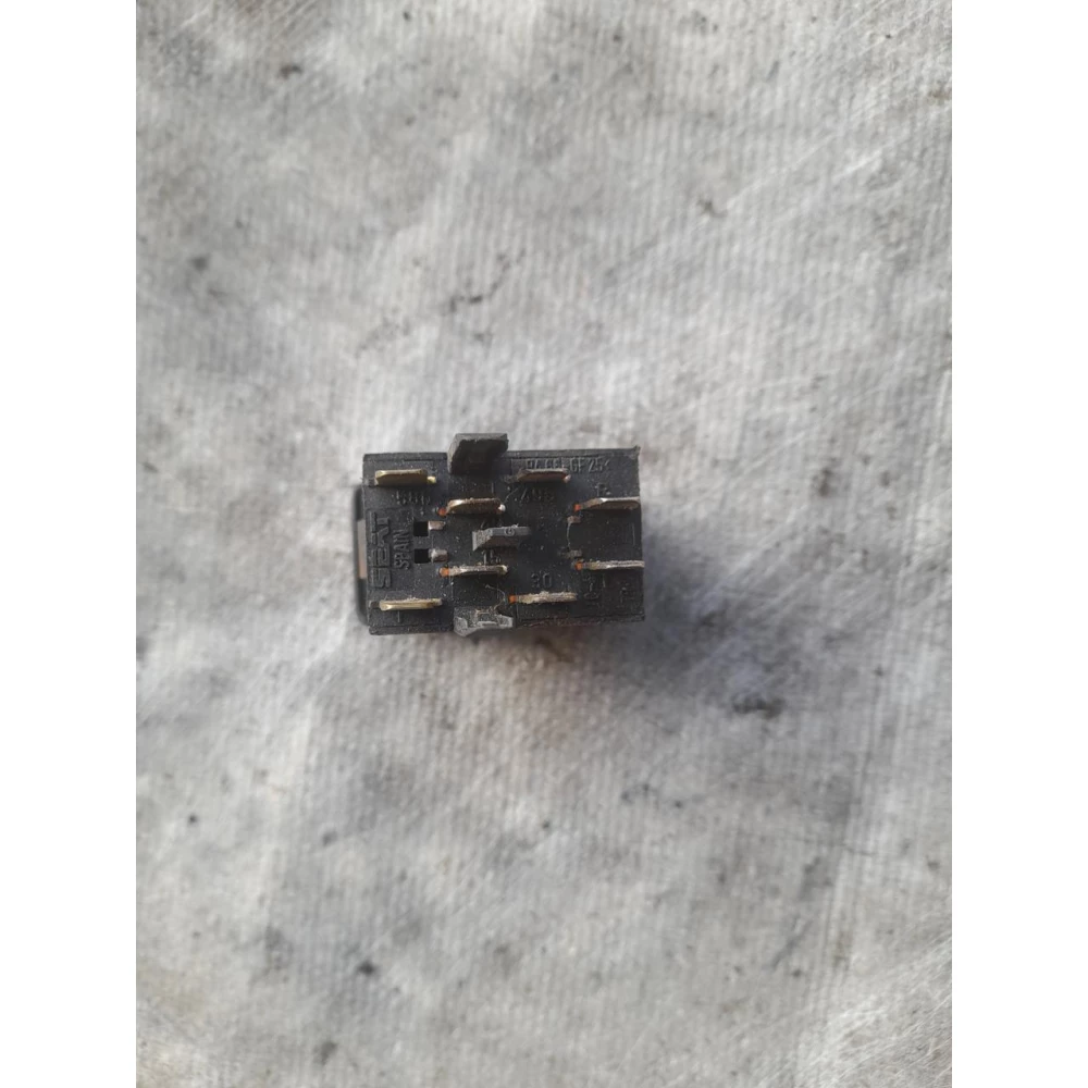 6N1953235 кнопка аварийки Vw Caddy 3