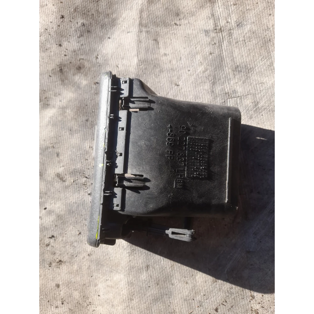 90227837 дефлектор Opel Vectra A  левый