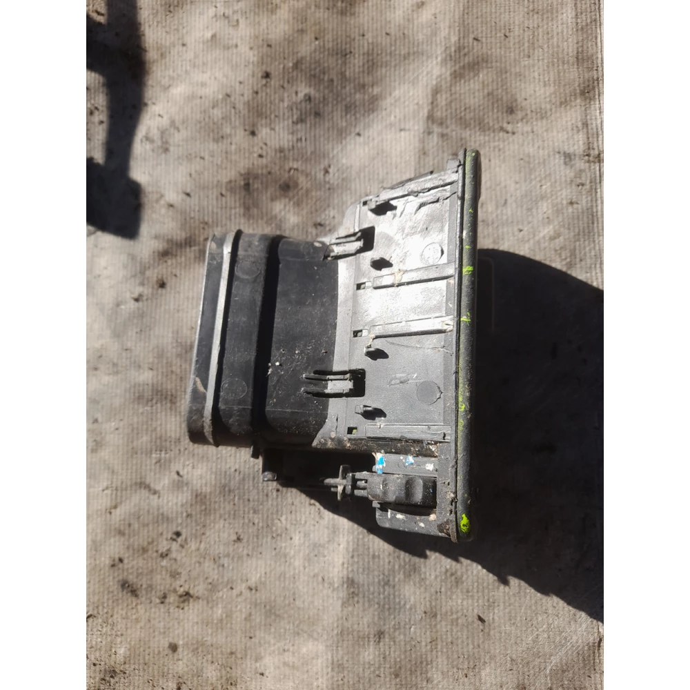 90227837 дефлектор Opel Vectra A  левый