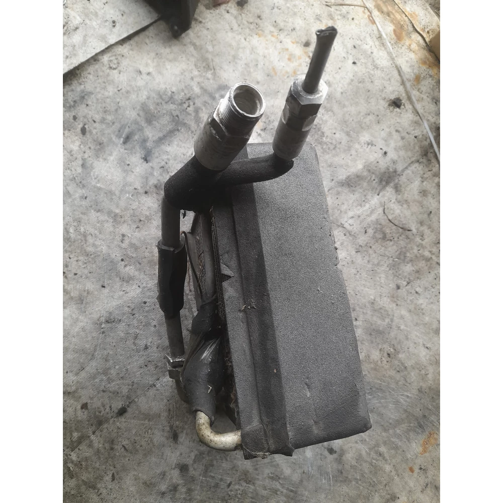 2727077j03 радиатор кондиционера  Nissan Primera p10