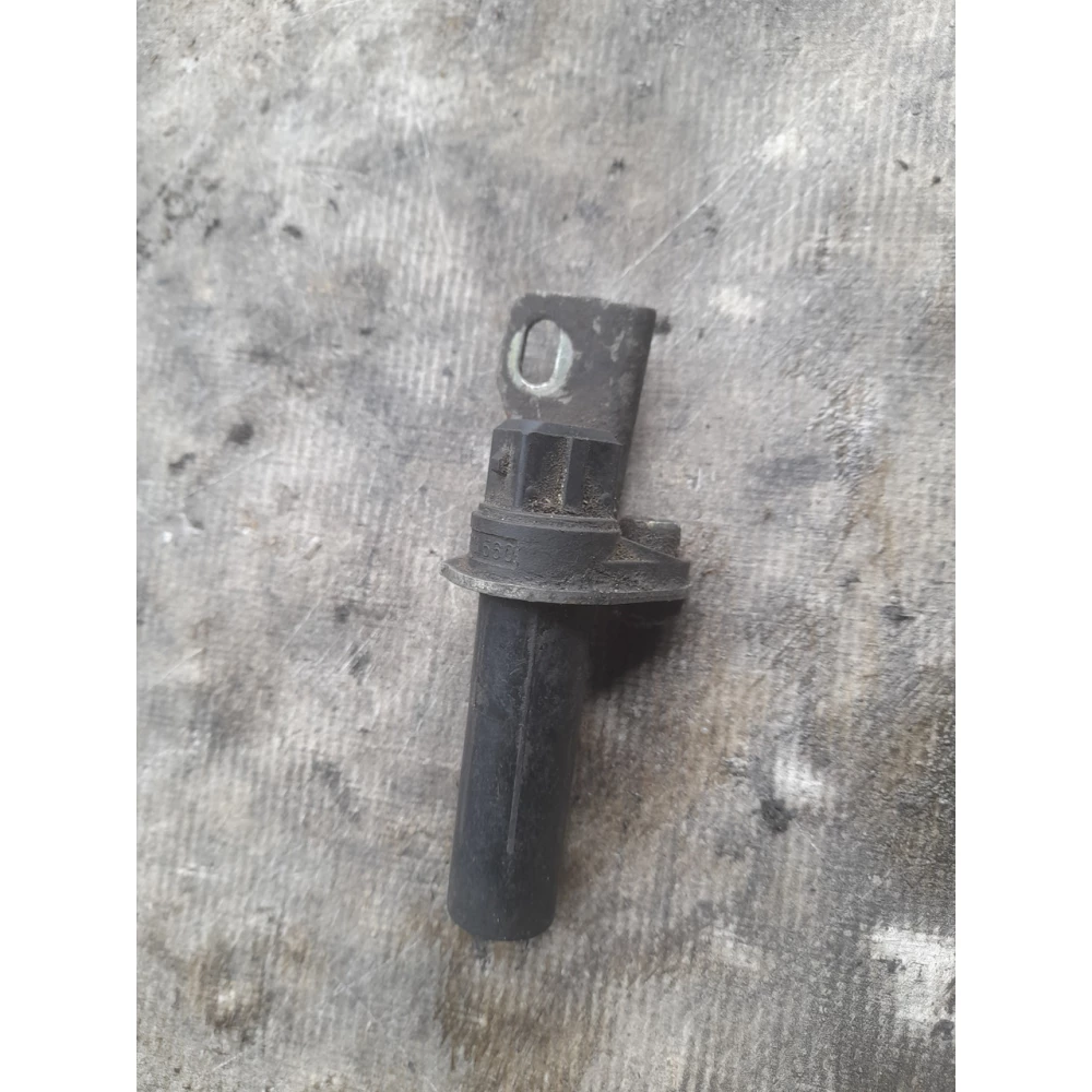 2243560 - BMW E39 датчик положения коленчатого вала 520d M47