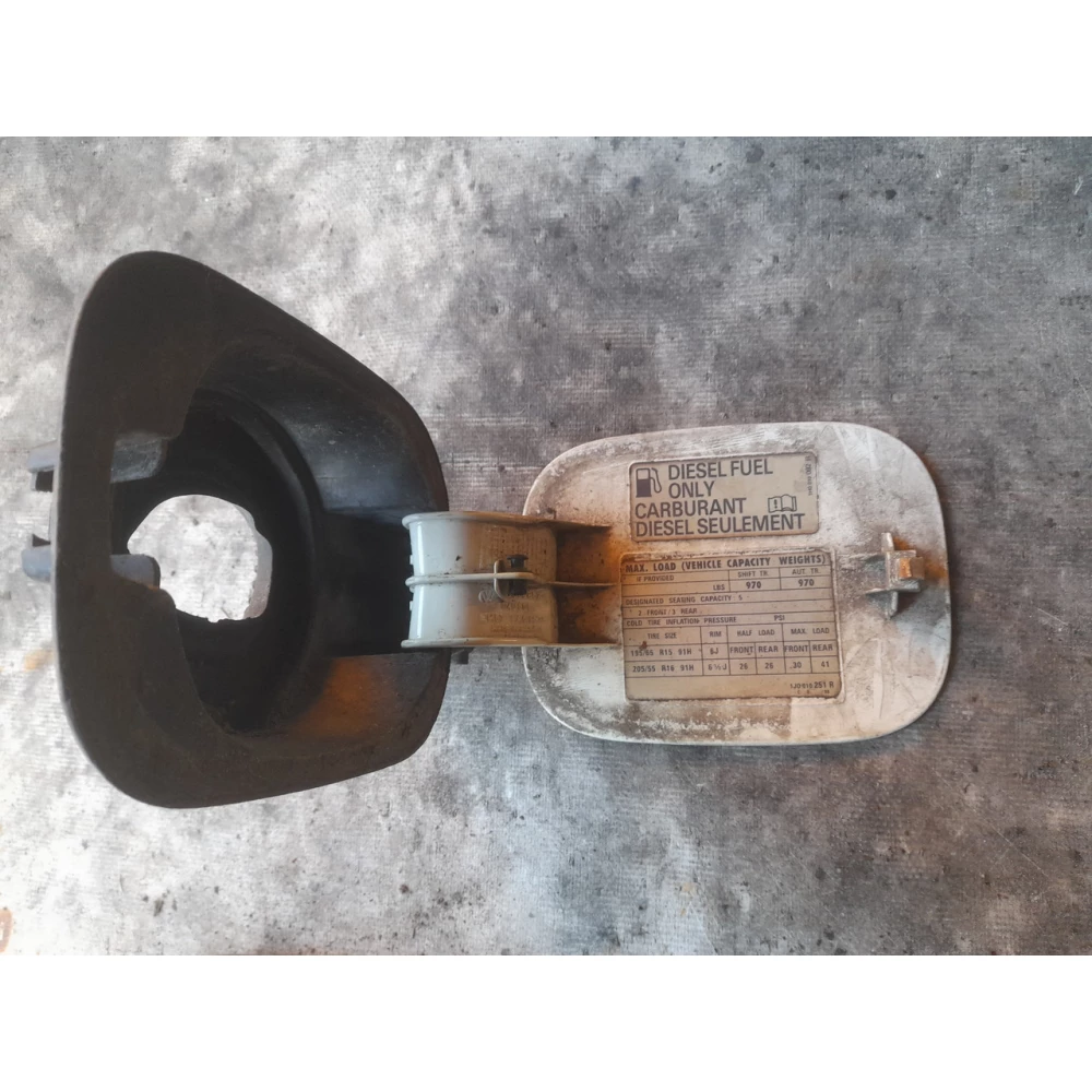 1j0010251R лючок бензобака Vw Jetta usa