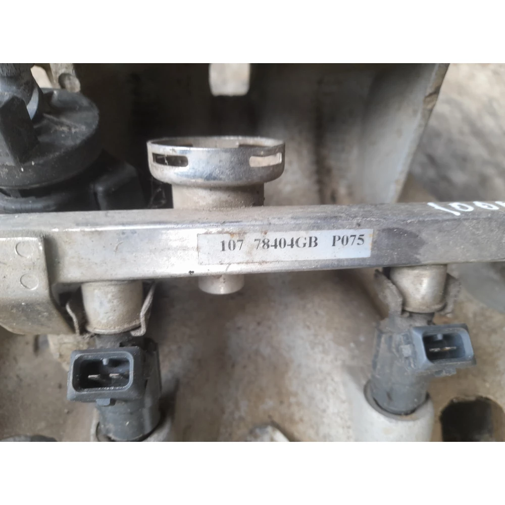 10778404GB топливная  рампа Geely Ck