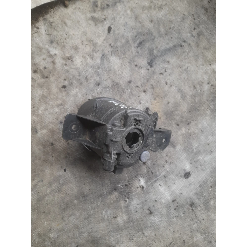 89402500 правая противотуманная фара  Nissan Rogue