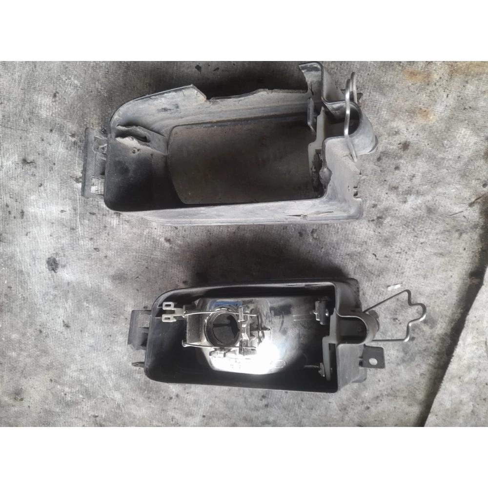 37020700 скло правой  противотуманной фары Bmw E39