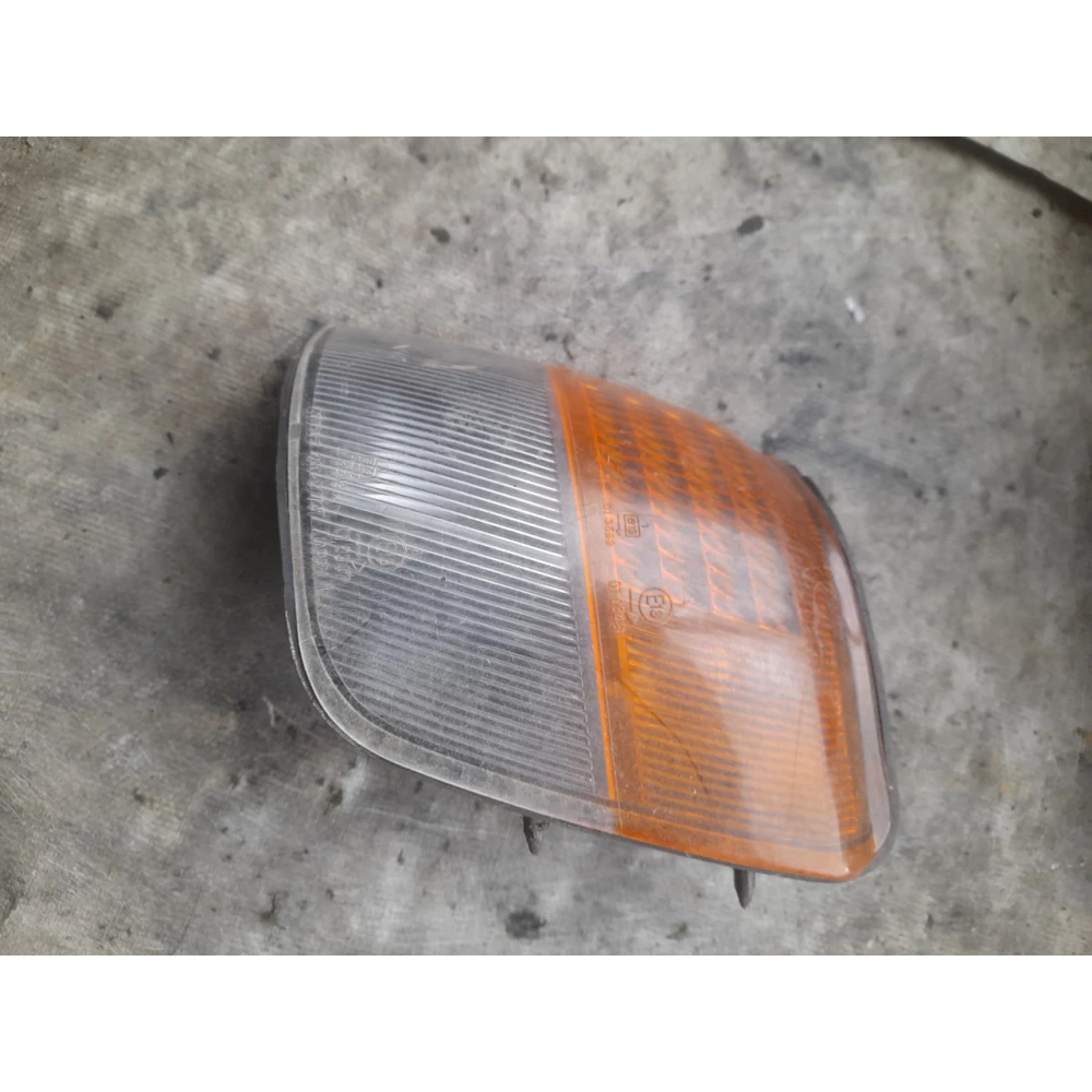 21037747 передний левый  поворотник Mitsubishi Pajero