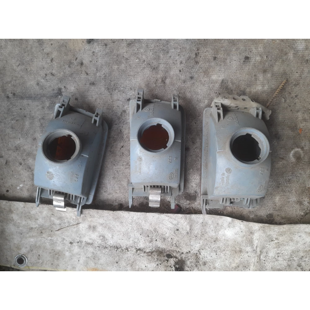 1Н0953156С правый  поворотник Vw Golf 3