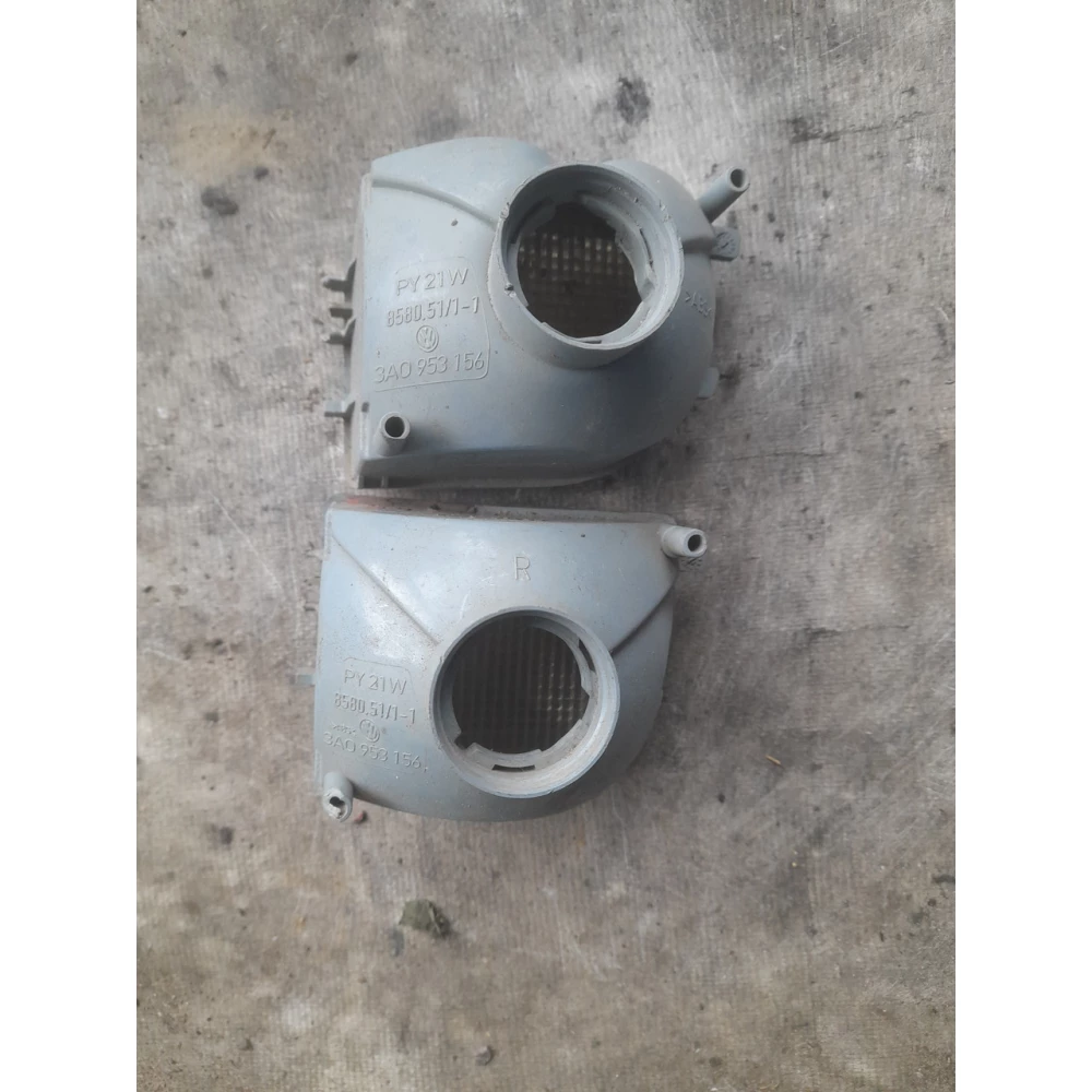 3A0953156  передний правый поворотник Vw Passat B4