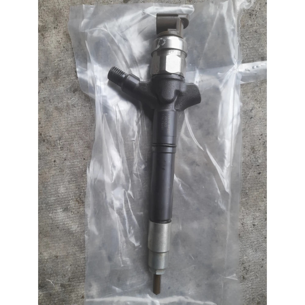 2367027030 Форсунка электр 2.0 Diesel Toyota RAV-4 II 2000-2005