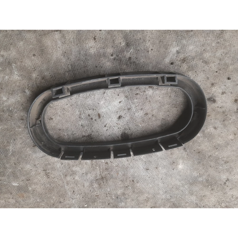 64318378627 кронштейн  воздухозаборника Bmw E39