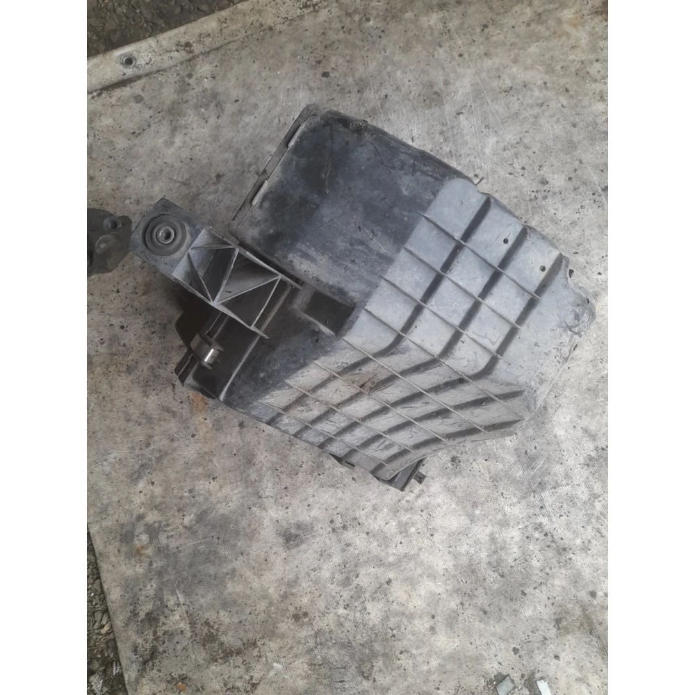 8d0129607 корпус воздушного фильтра Vw Passat B5 1.9