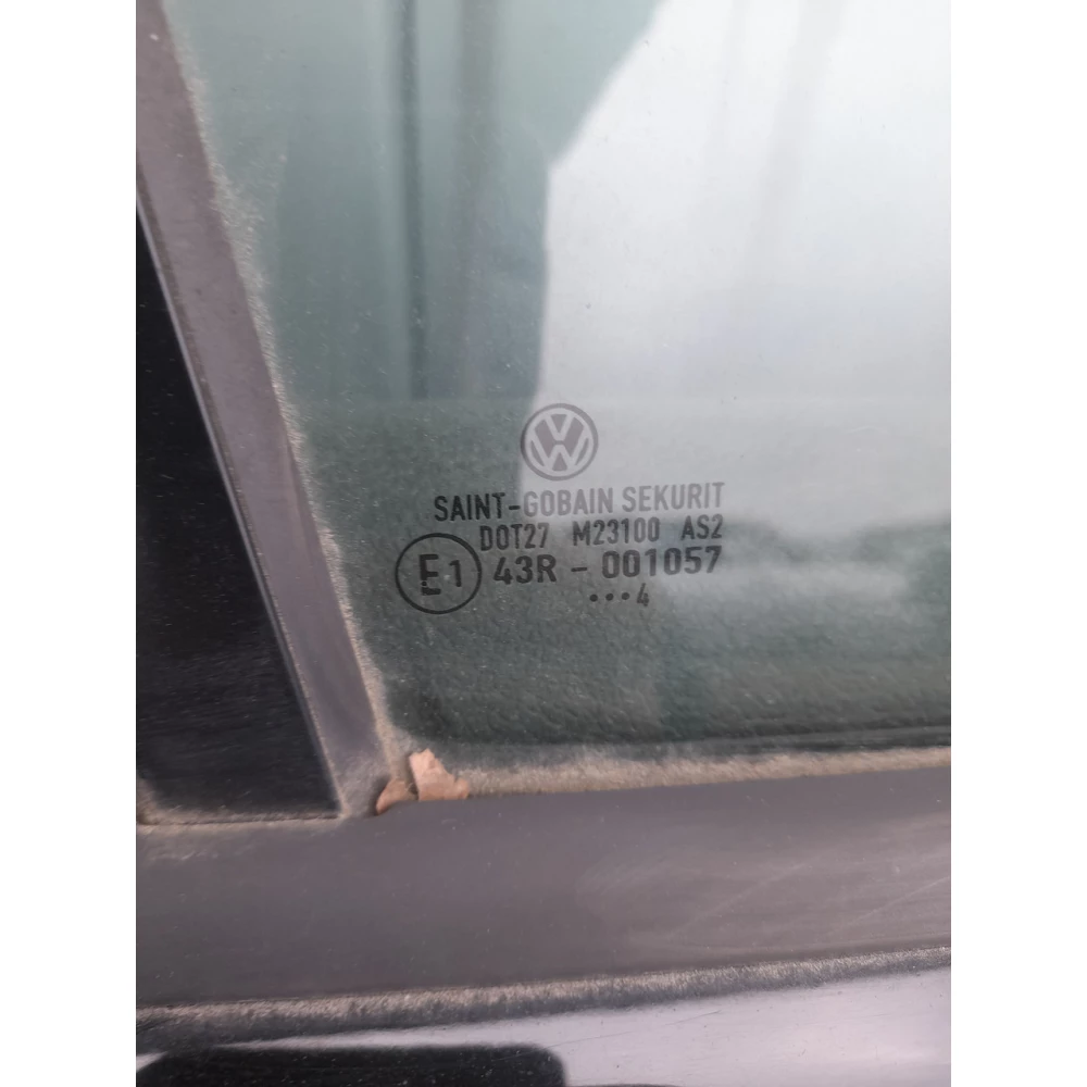 43R001057 задне правое  скло двери Vw Golf 5