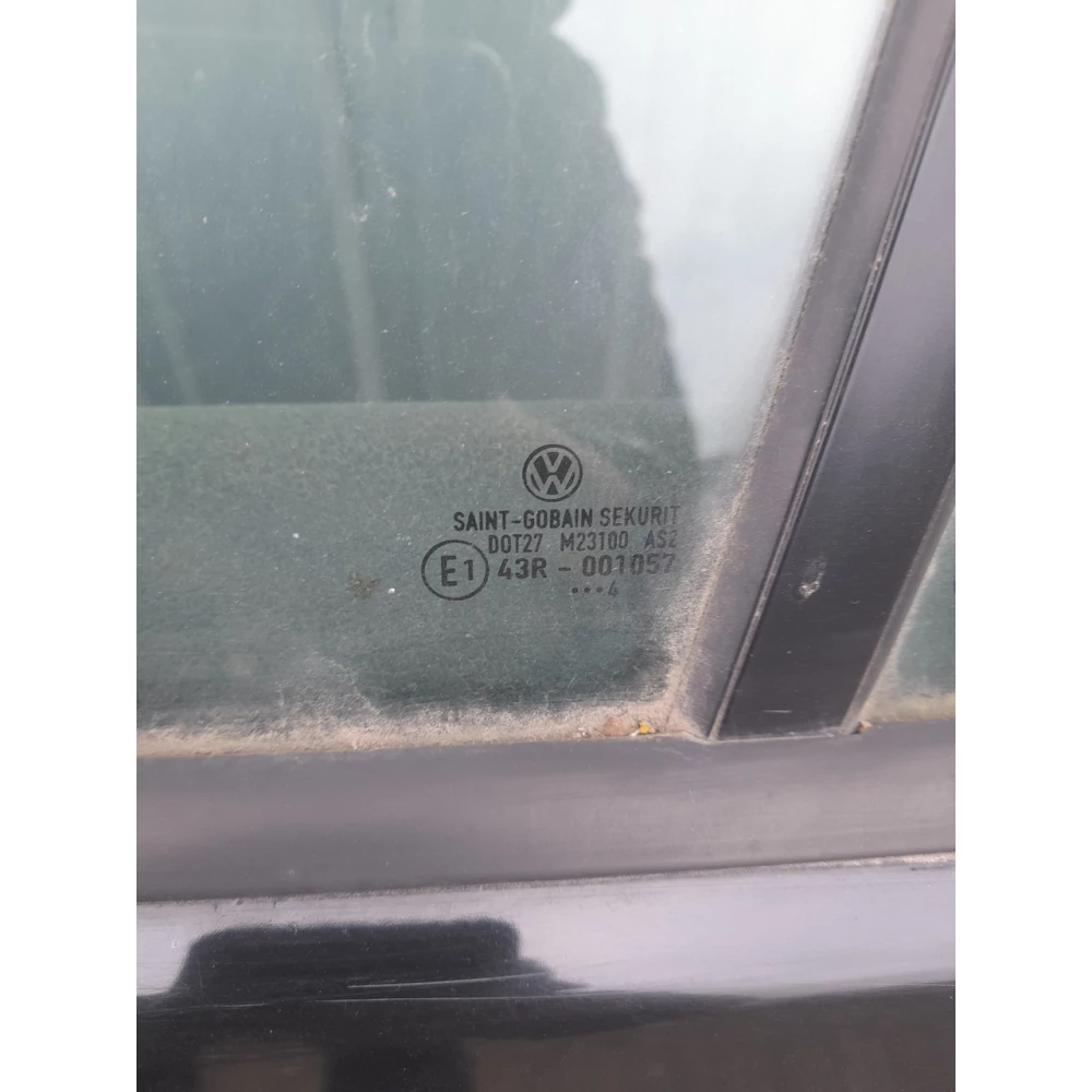 43R001057 заднее левое скло двери Vw Golf 5