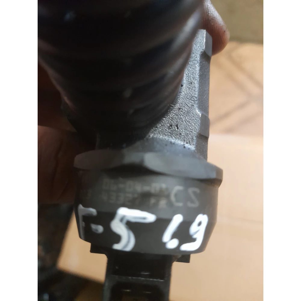 038130073bn 43327fr 0414720313 насос форсунка Vw Golf 5 1.9