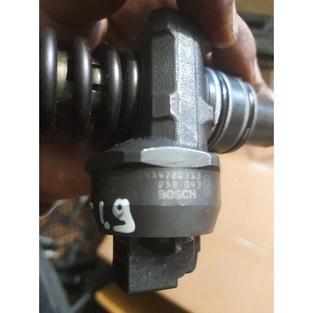 038130073bn 43327fr 0414720313 насос форсунка Vw Golf 5 1.9