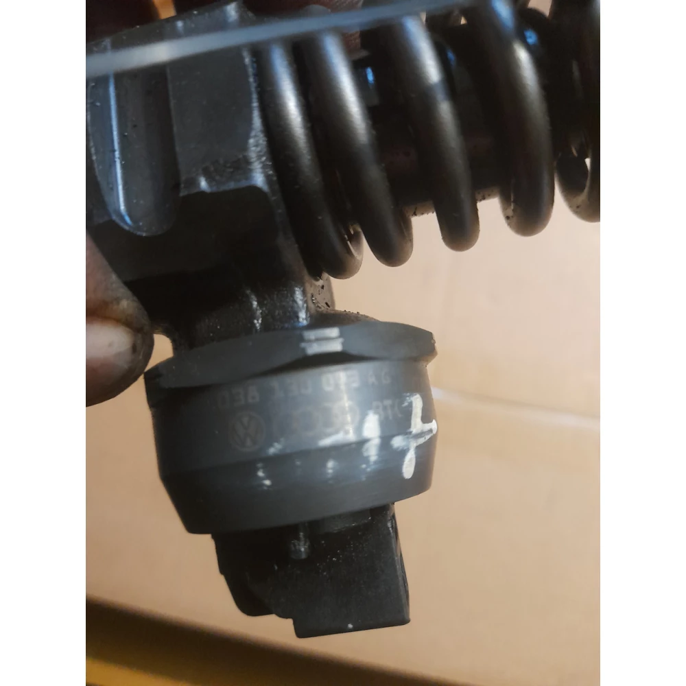 038130073ag 02352 0414720215 насос форсунка  Skoda Fabia 1.4