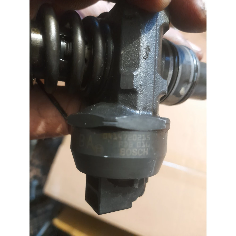 038130073ag 02352 0414720215 насос форсунка  Skoda Fabia 1.4
