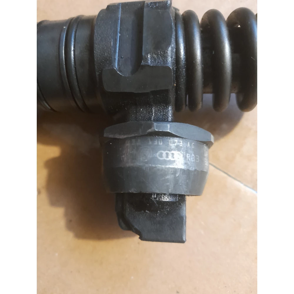 0414720235 038130073Ag 13388FR насос форсунка  Vw Touran 1.9