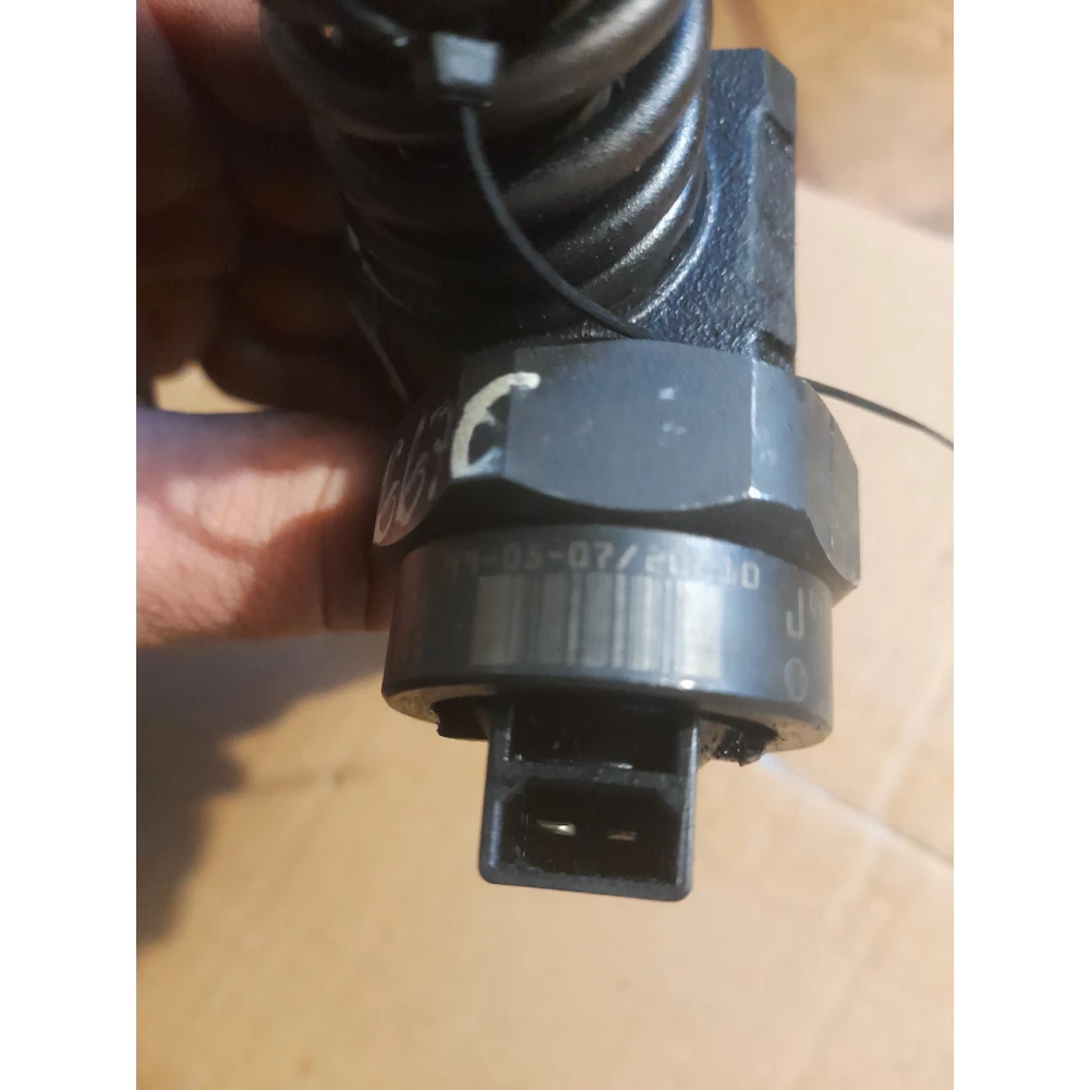 0414720007 99050720810 038130073F насос форсунка Vw Passat B5 1.9