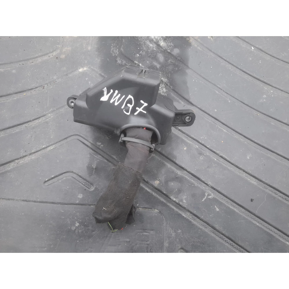 05254812010202 блок предохранителей со сторони водителя Vw Passat B7