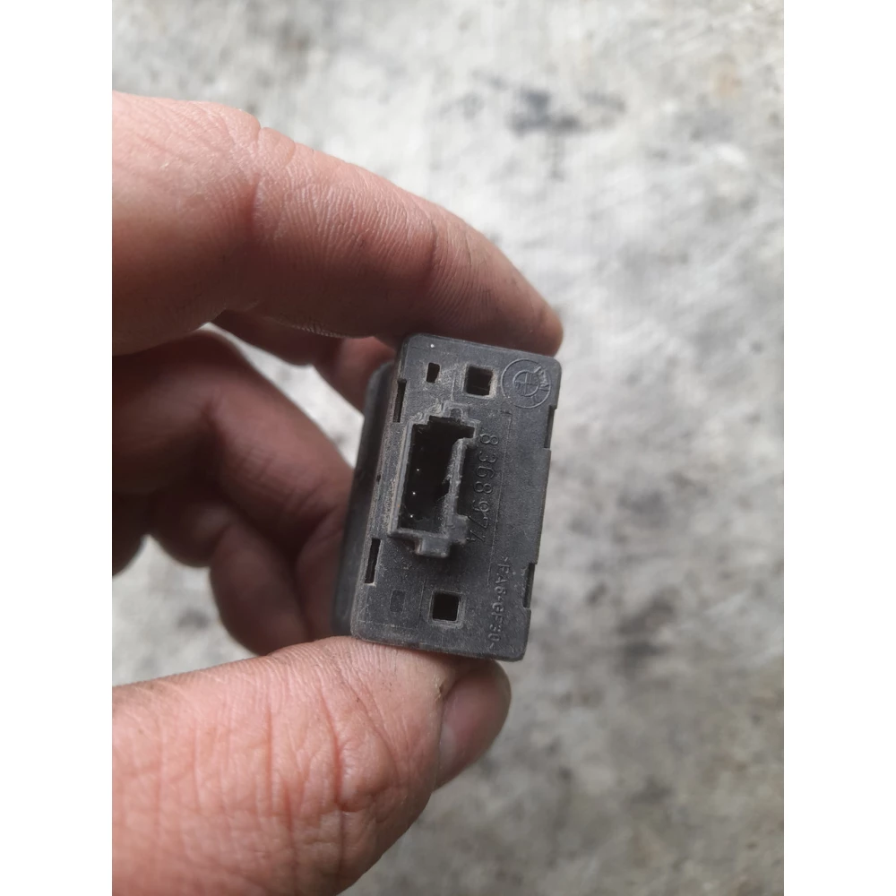 8368974 кнопка стеклоподёмника Bmw E38