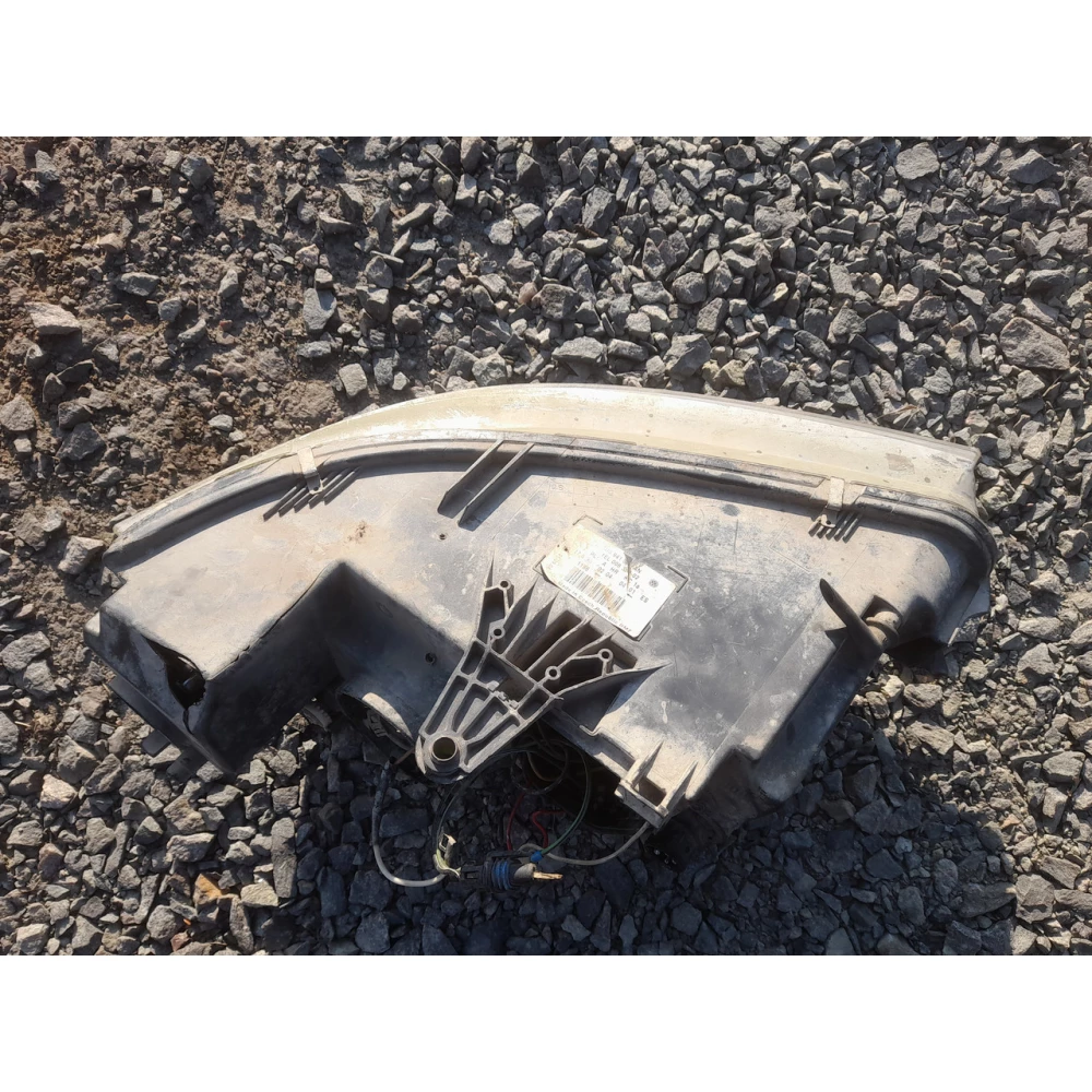 1El00835002 передняя правая  фара  Vw Passat B5 +