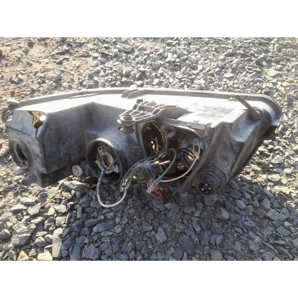 1El00835002 передняя правая  фара  Vw Passat B5 +