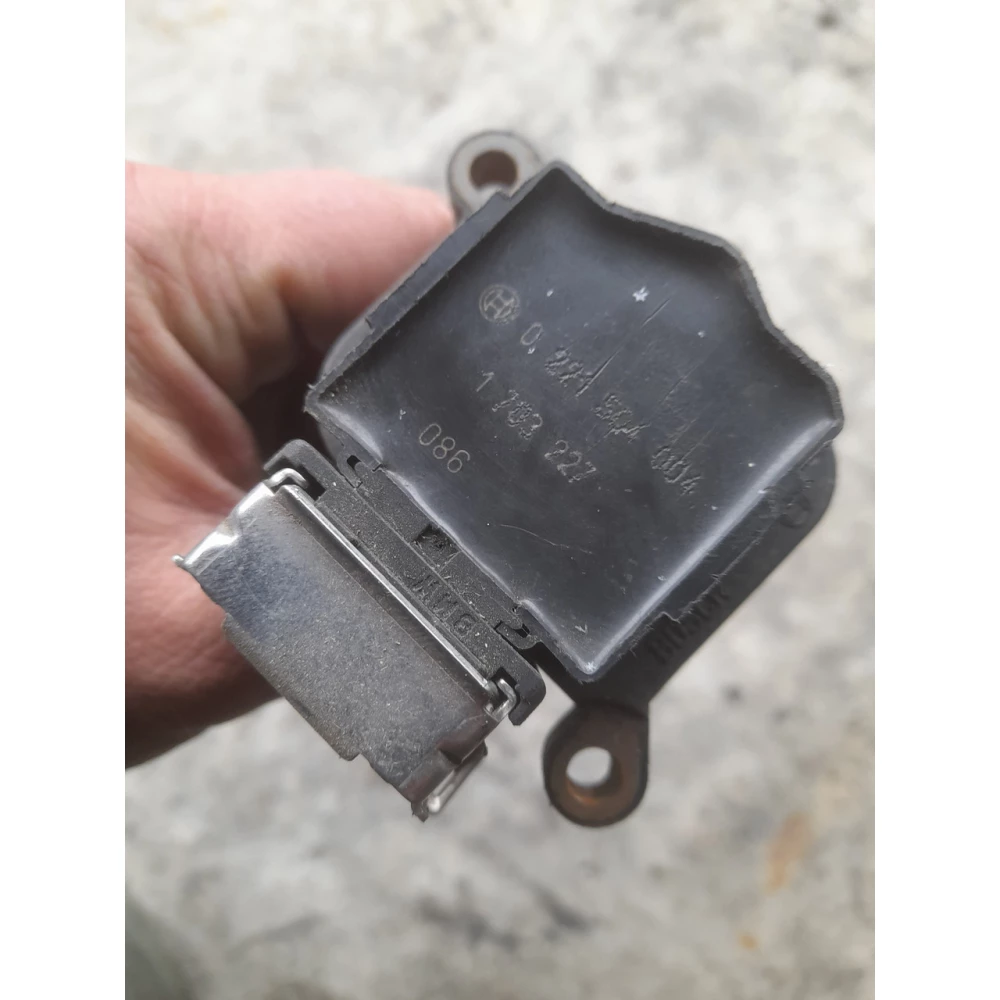 0221504004 котушка зажигания Bmw E36