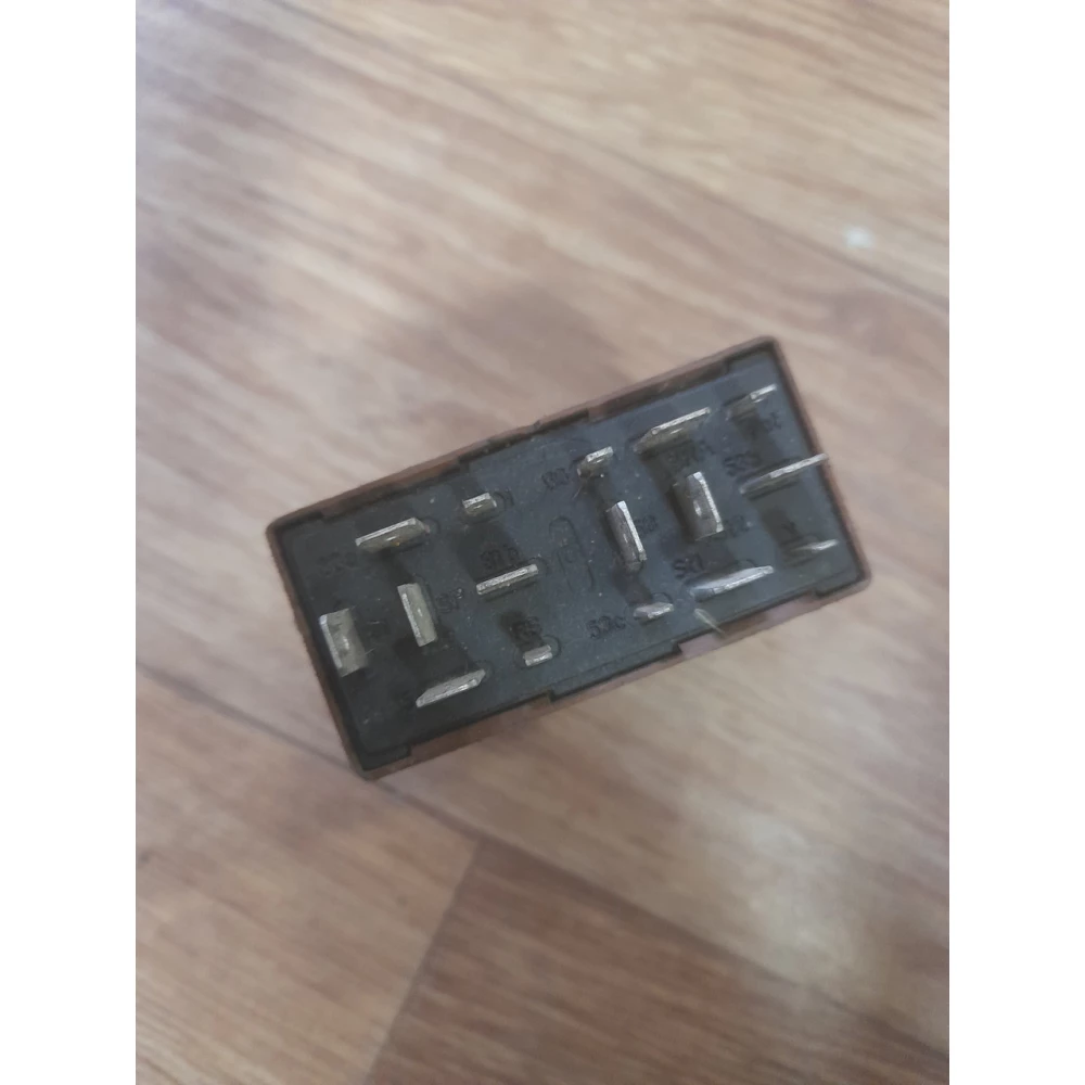 4b0955531c реле управления  дворниками  Vw Passat B5