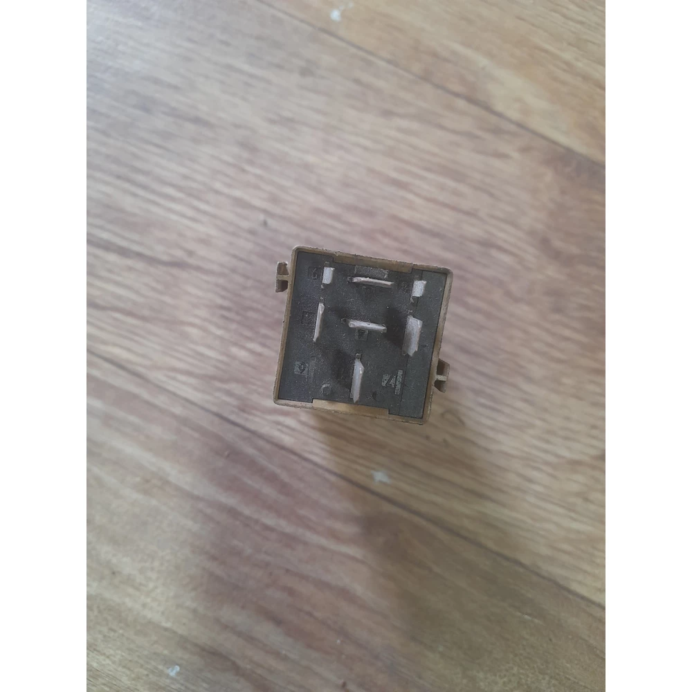 61368364501 реле управления  дворниками Bmw E38