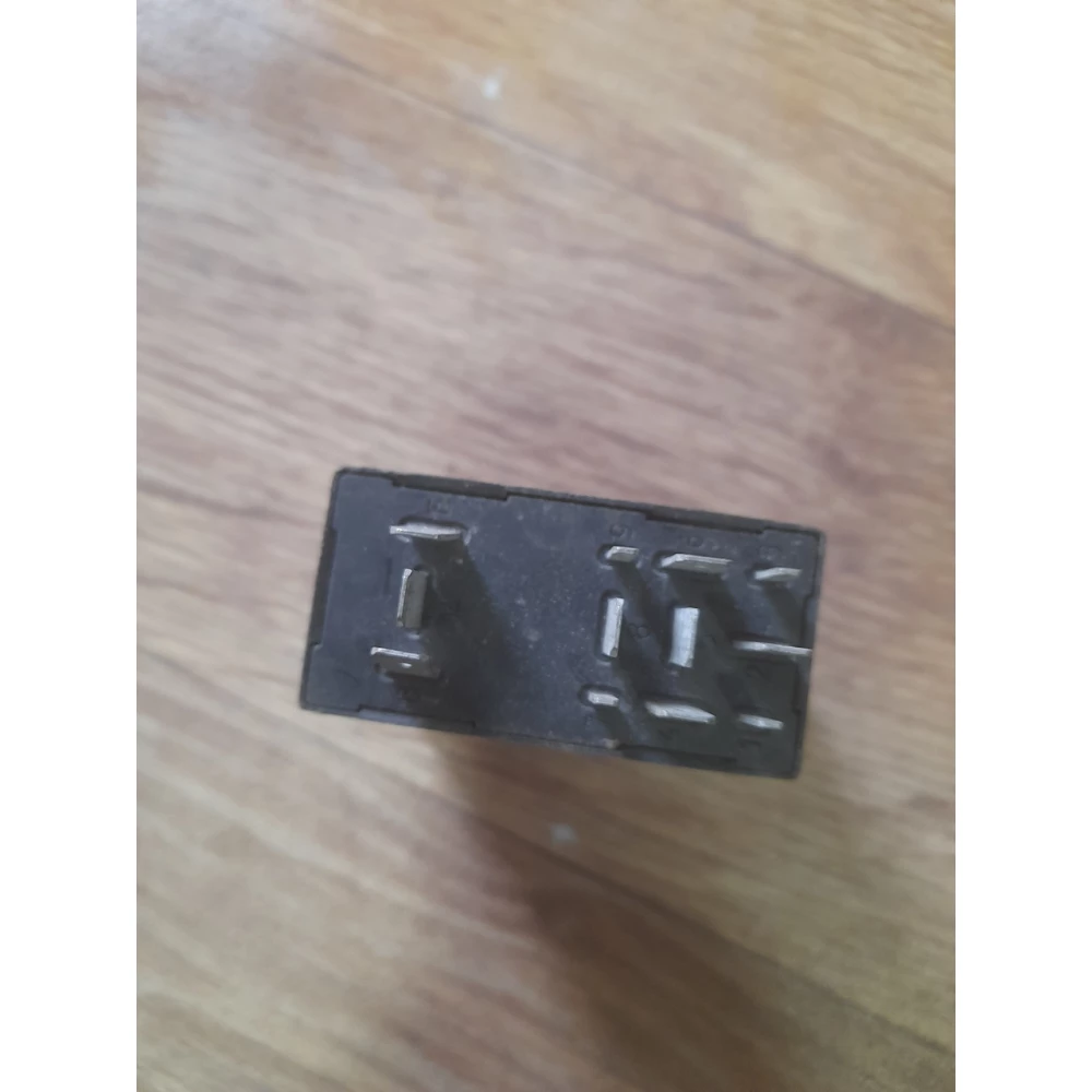 8d0907701a реле противотуманих фар Ауди А4В5