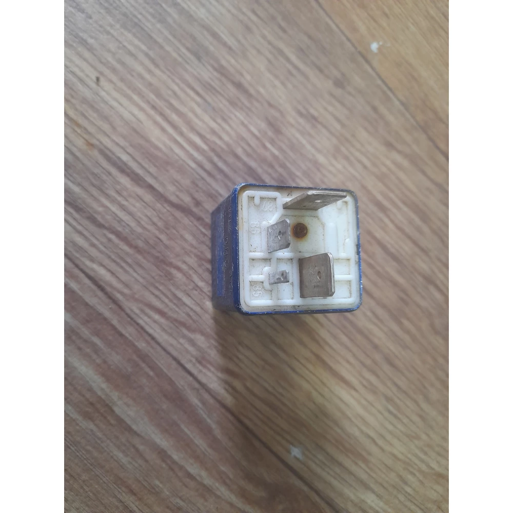 8a951253 Реле бензонасос Ауди А4В5