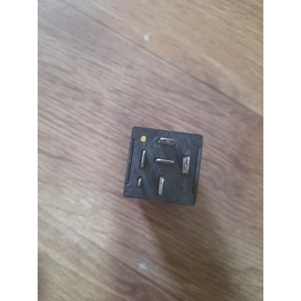 VAG 4B0907307 реле  керування servotronic  реле 392 Ауди А6с5