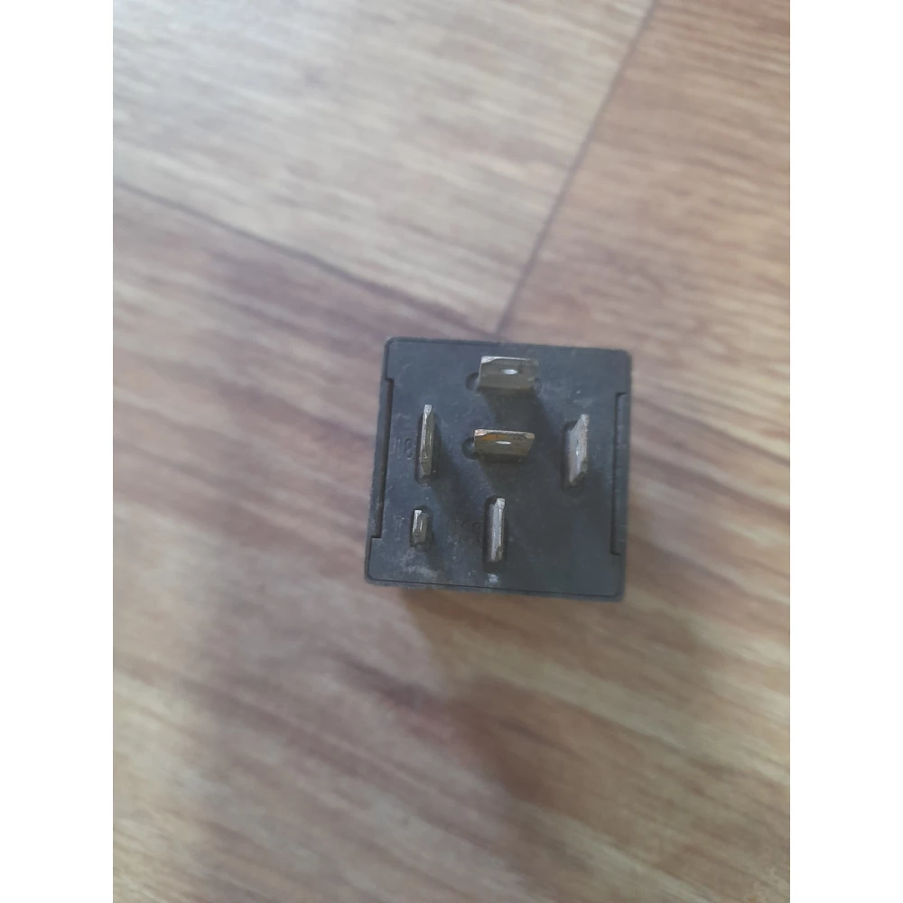 357955531 реле дворников Volkswagen