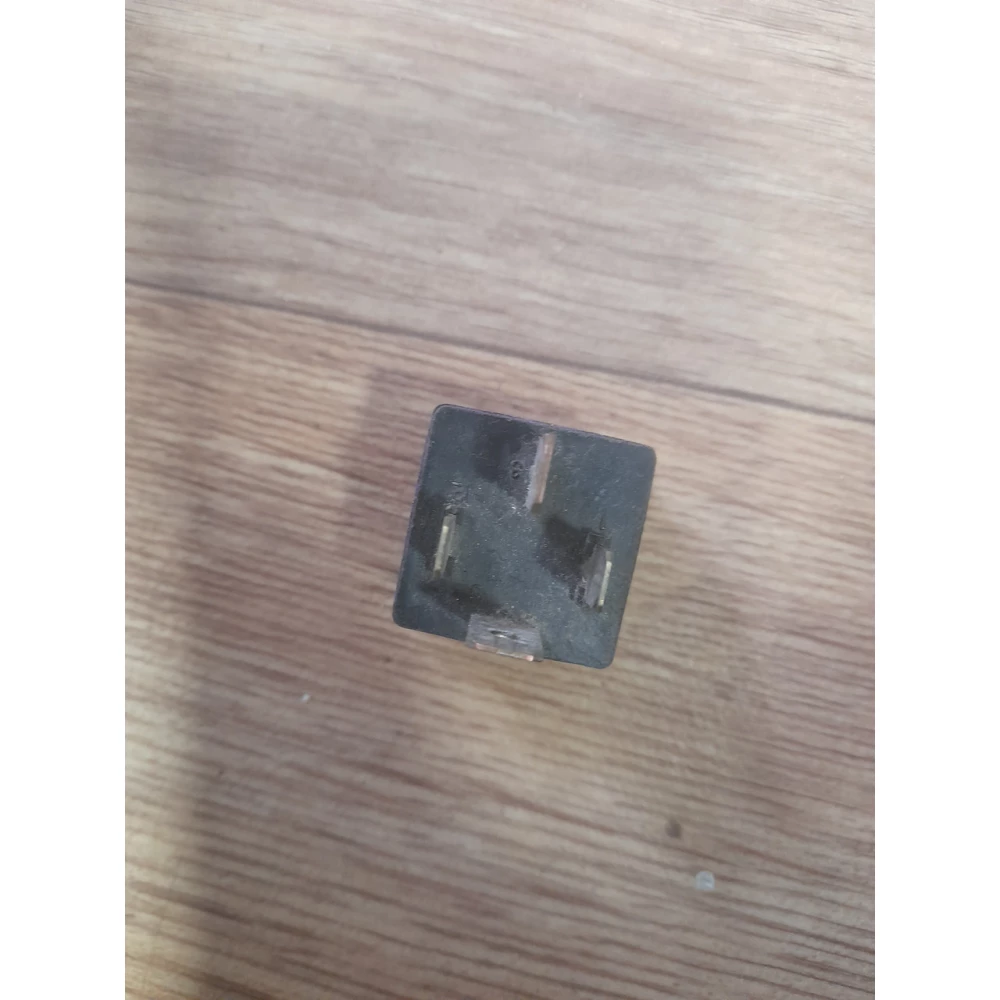 12v50a03525 реле вентилятора  Рено Клио