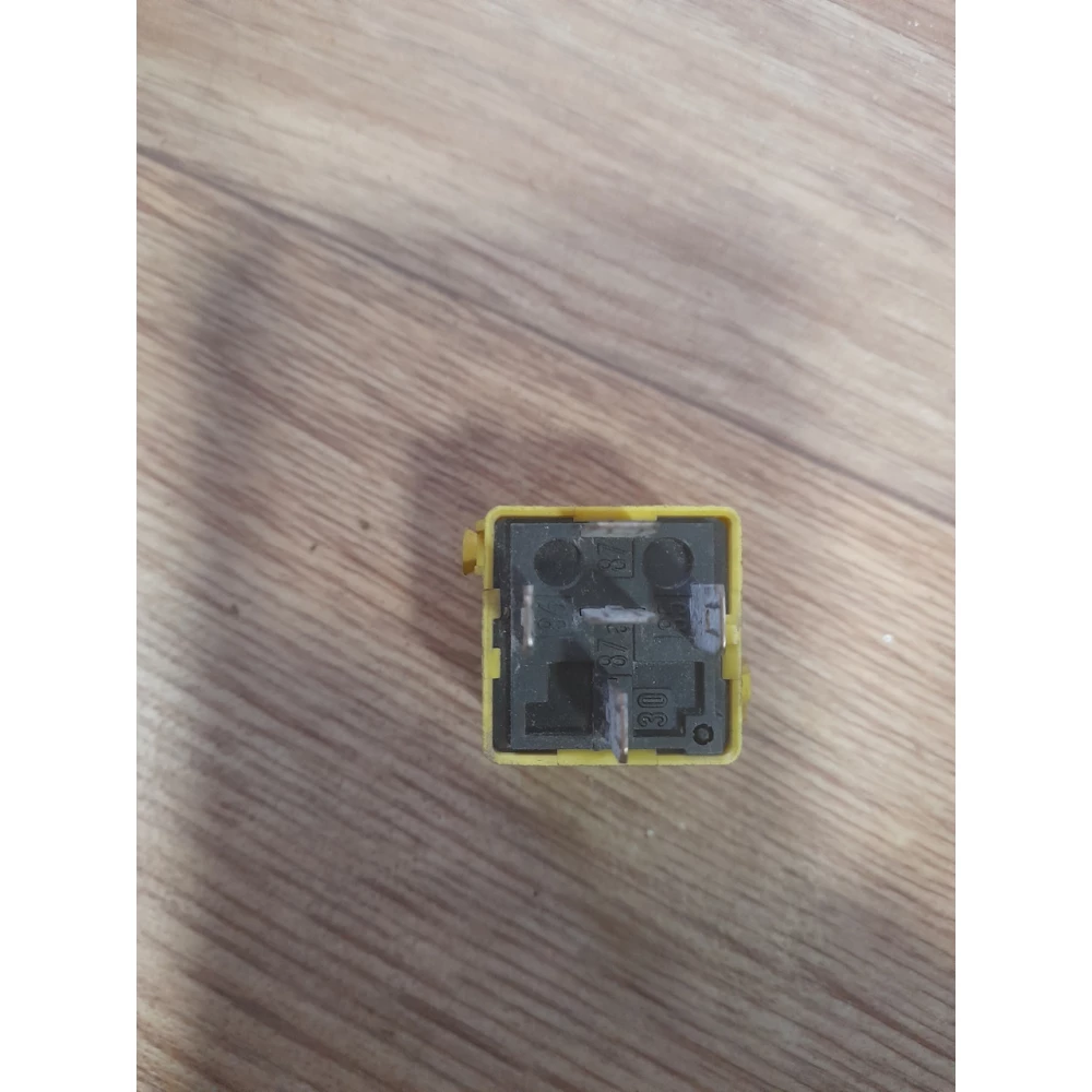 A0025421419 реле пневматичного компресора  Mercedes-Benz w210