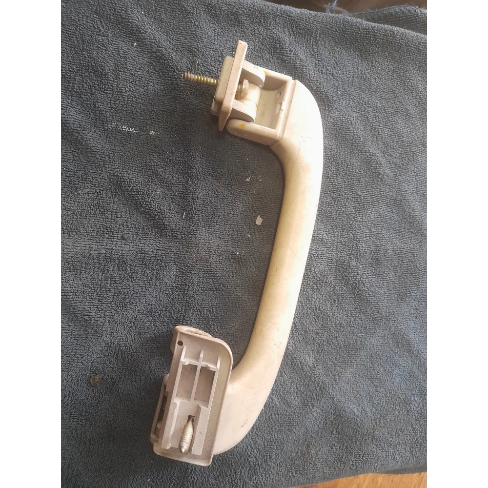 8235578 правая ручка потолка  Bmw E39